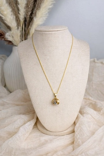 Cadena en Oro Italiano 18K con Dije Nudo Cartier de Tres Oros