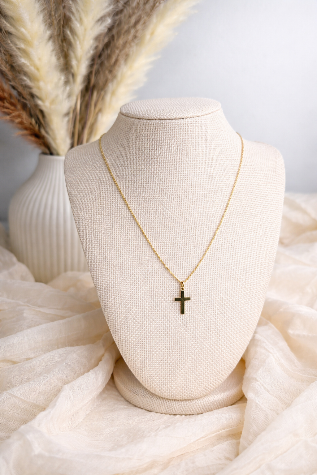 Cadena con Cruz en Oro Italiano 18K – Tejido Chino